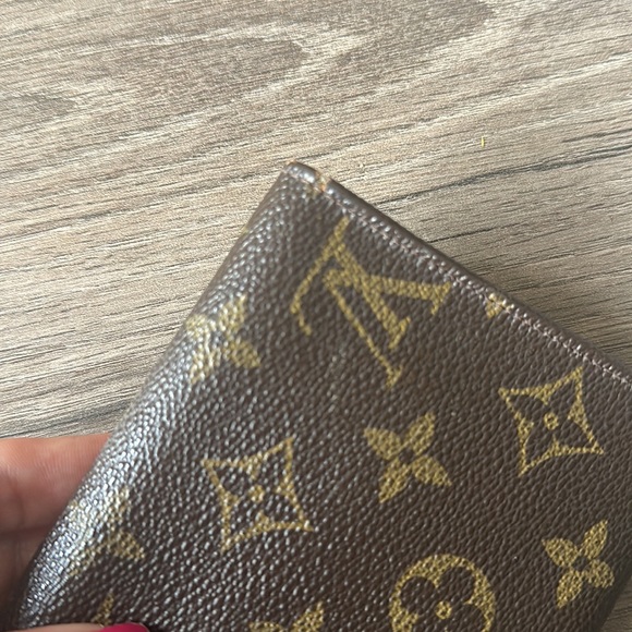 Louis Vuitton Monogram Sarah Wallet - Picture 5 of 8